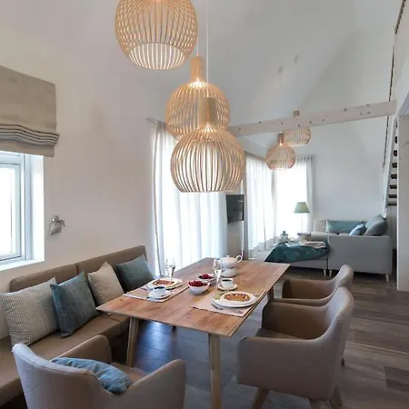 Reetdorf Geltinger Birk Kuenstlerkate Sommerbrise بيت للعطل