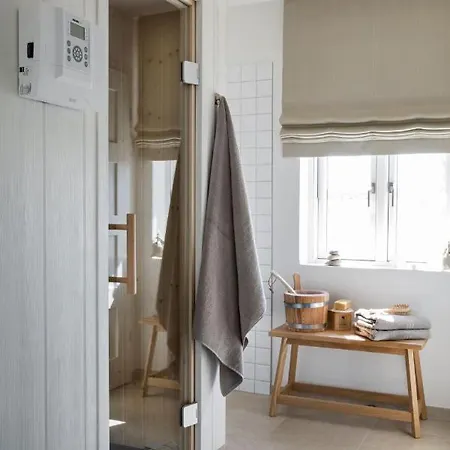 Reetdorf Geltinger Birk Kuenstlerkate Sommerbrise Holiday home *