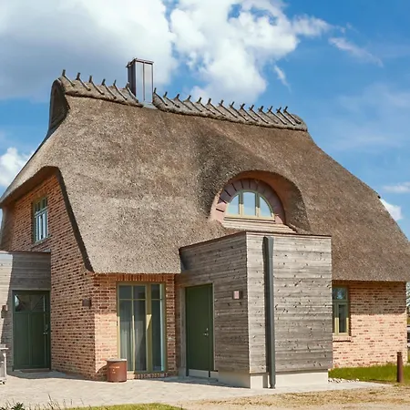 Holiday home Reetdorf Geltinger Birk Kuenstlerkate Sommerbrise