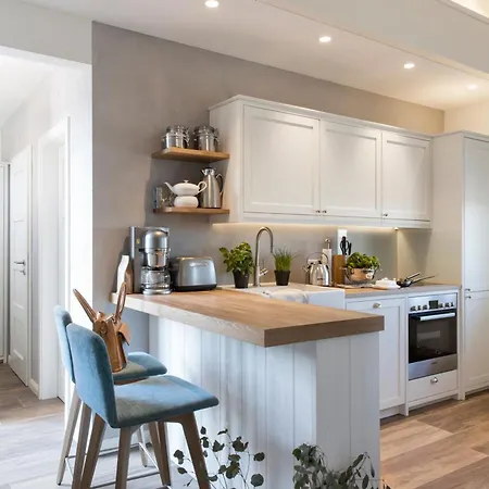 Reetdorf Geltinger Birk Kuenstlerkate Sommerbrise *